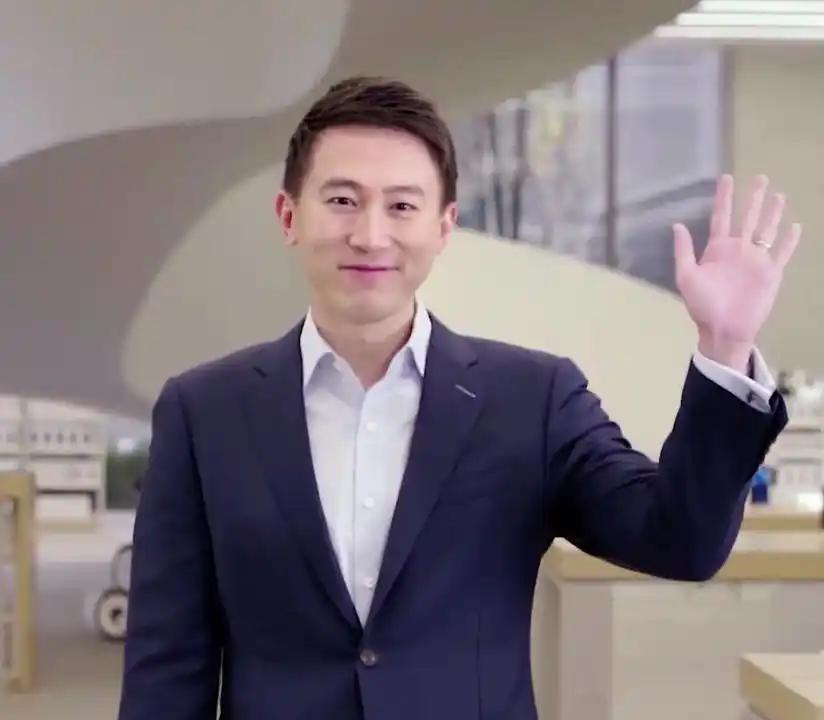 .打工皇帝周受资的狠人传奇：年薪10亿，单挑美国国会！
1983年周受资在新加坡