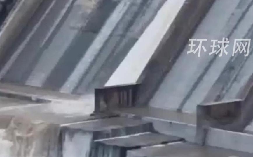 巴铁并没有把印度打服气，印度开闸数小时后再度对巴限流，只保留了一个闸门开放。本以