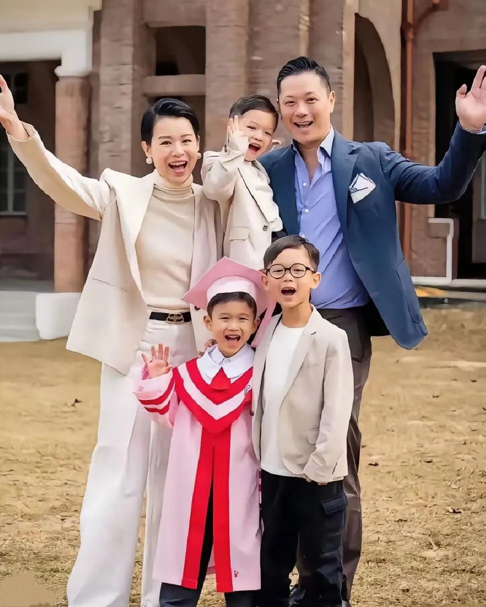 胡杏儿老公事件引热议











天哪，胡杏儿老公这事儿简直惊天动地！