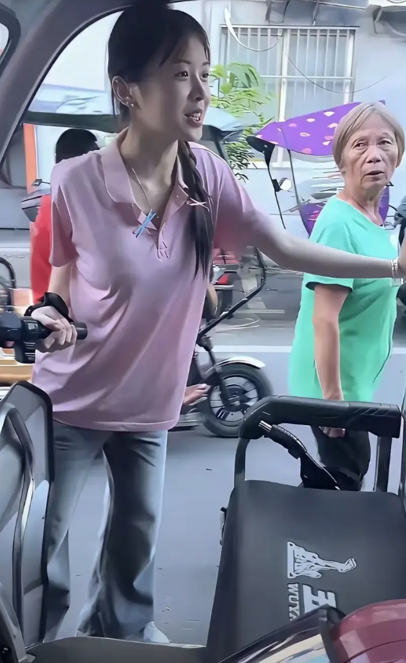 明人不说暗话，这是一个黄花女孩子！