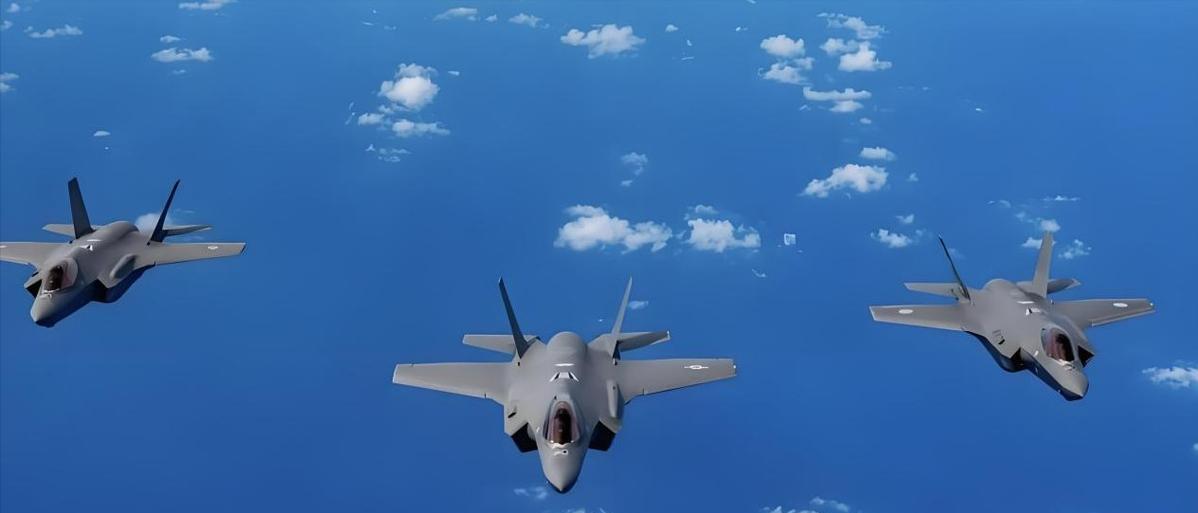 这仗还怎么打？F35还在2000公里外刚起飞，解放军就能把它锁定了。
最近有个科