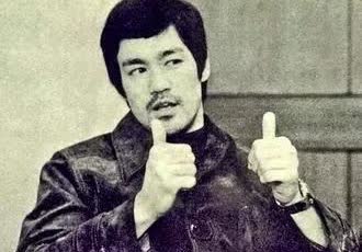 52年前的今天，李小龙猝然长逝，很多人都不敢相信，他是才33岁不到的功夫大师，怎