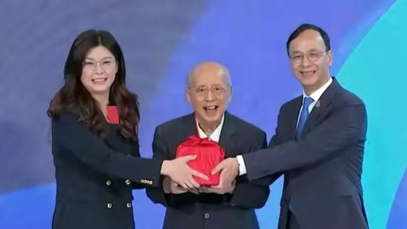 蓝营交接大场面！郑丽文强势接棒，侯友宜缺席引众怒？