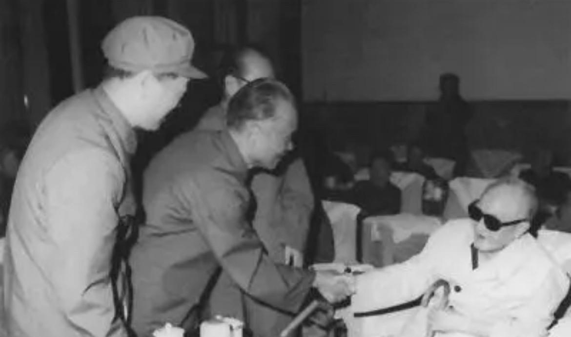 1982年10月25日，胡耀邦同志视察淮北的老照片。期间，胡耀邦在相山宾馆听取淮