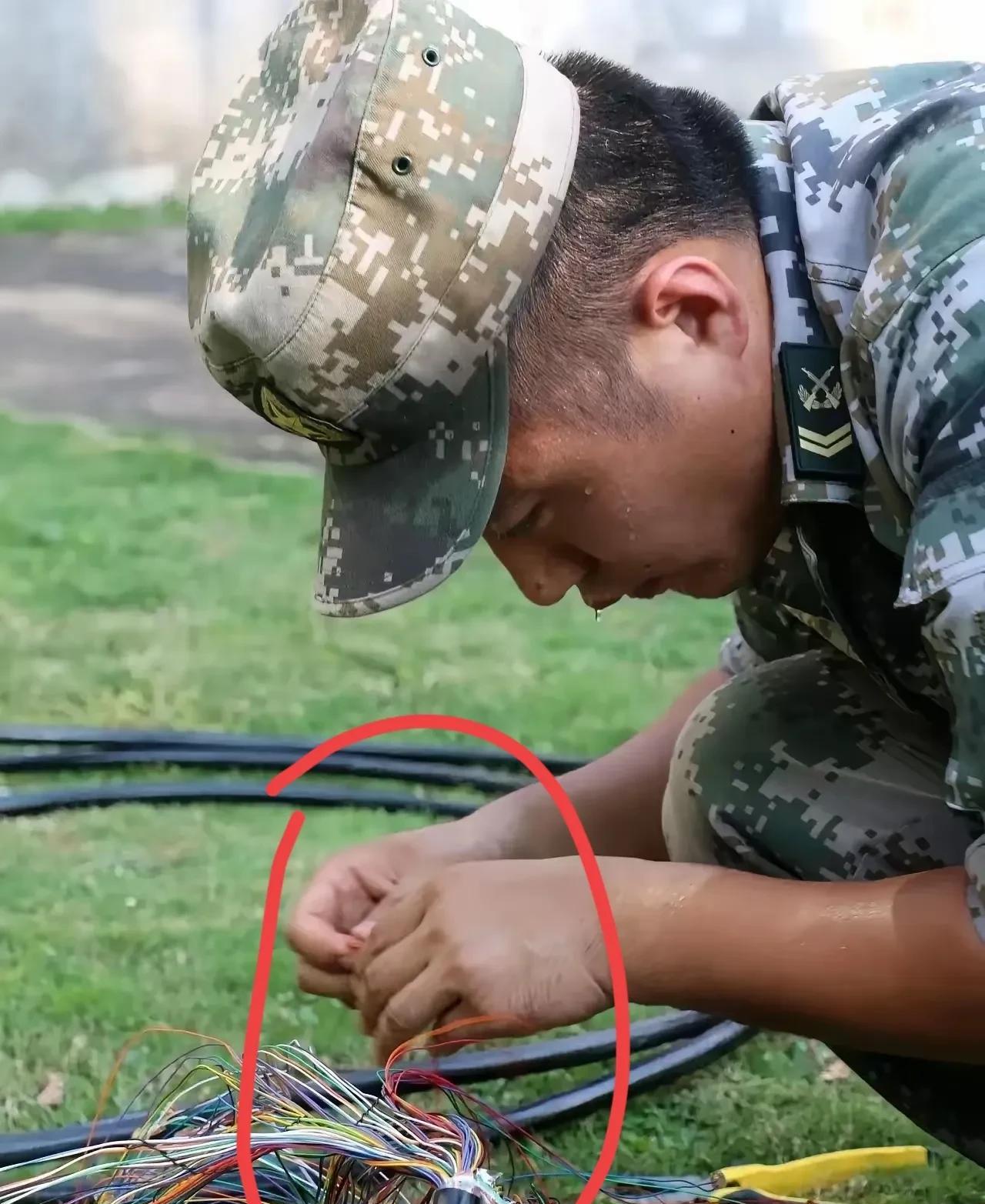 大秘密，为啥多数士兵想转三期士官？
在部队里，“转三期士官”是不少士兵的目标，究