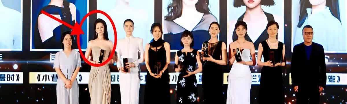 刘亦菲开始走下坡路了！

你们发现了没？

这次白玉兰最佳女演员提名站位