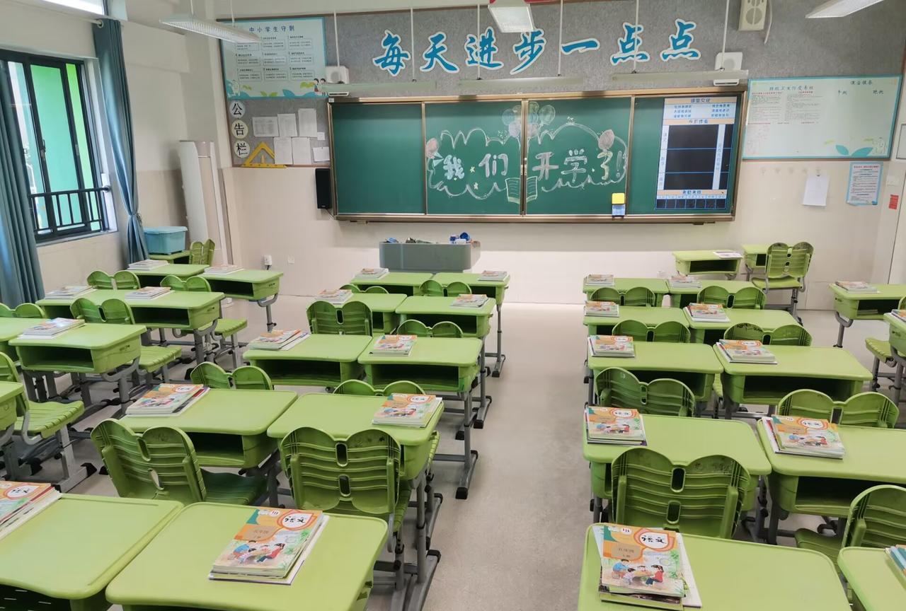 合肥市所有公办中小学今年暑假都安装了空调，不得不说合肥市对教育事业很重视，对学生