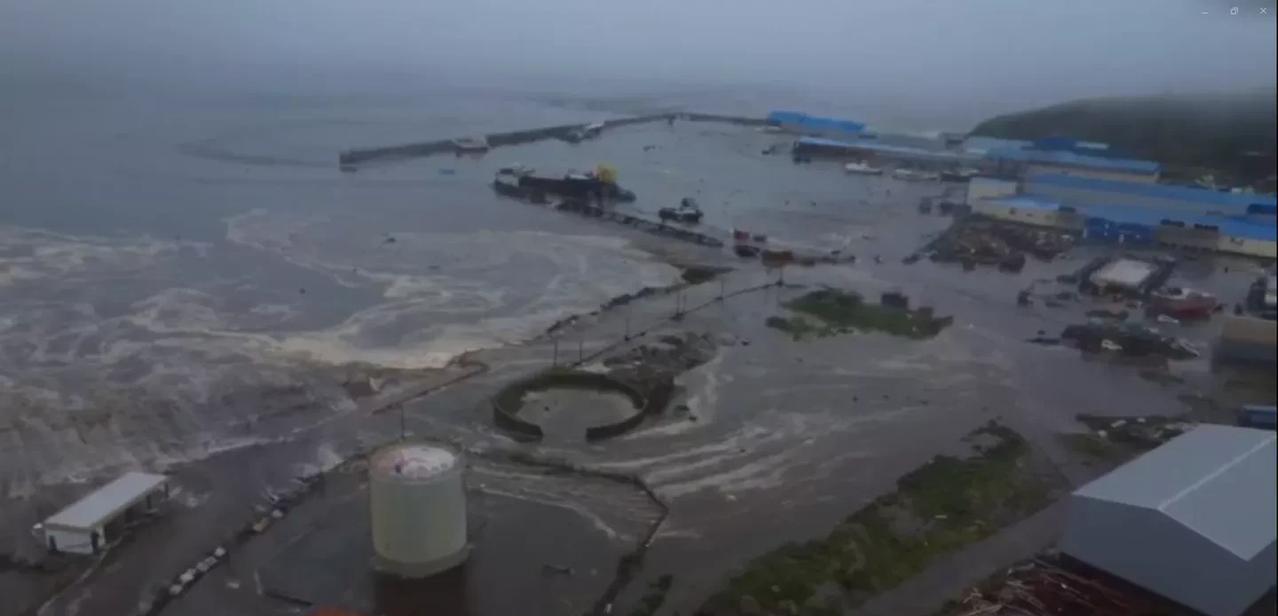 【最新消息：北千岛斯克最强大的海啸波高度达到5米】
海参崴时间2025年7月30
