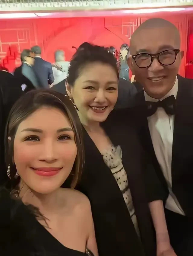 大S近三年精神状态堪忧











我的天哪！大S这三年究竟经历了什么