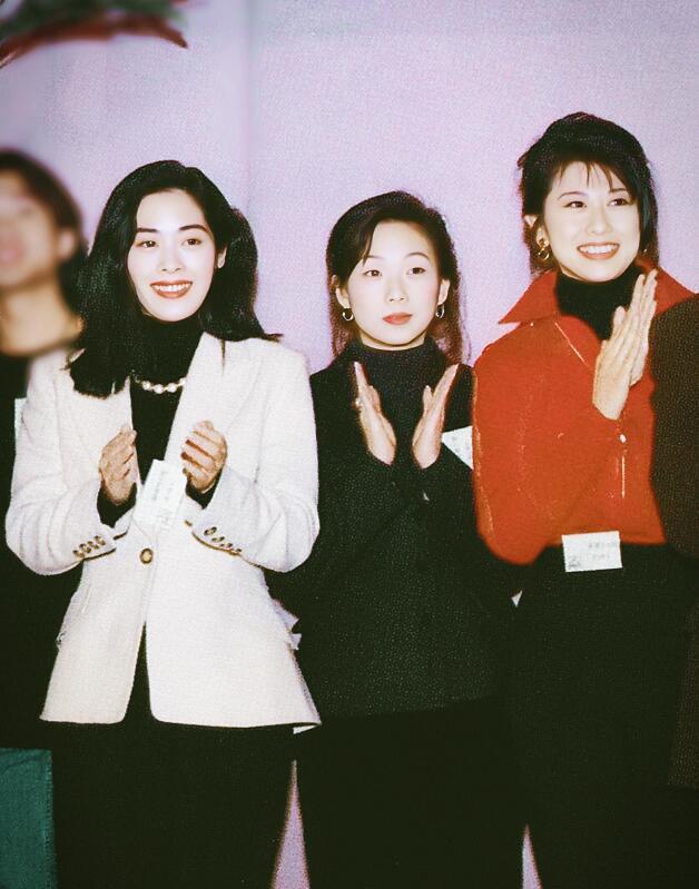 那年钟丽缇够美艳，关淑怡够年轻，她们是一群笑靥如花的女子。年轻真好，可惜时光不能
