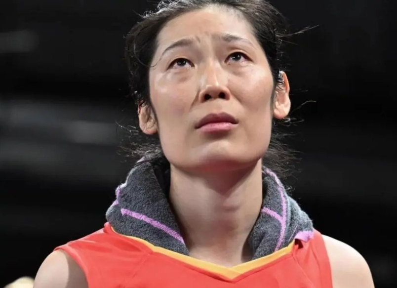 女排世锦赛，中国女排被法国队挡在了八强之外。
有个问题始终没想明白：中国女排为什