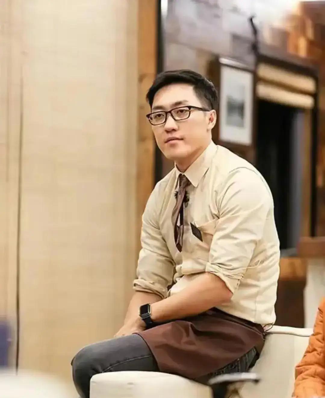 我很耐闷王自如！
王自如成名于罗永浩的“被包养了就别谈人格独立”，大火于成为格力