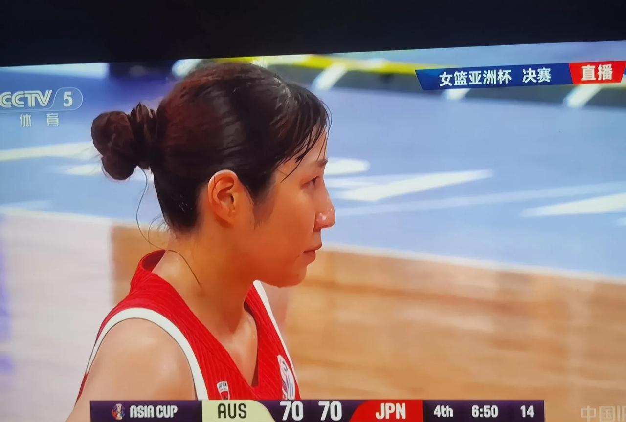 日本女篮是有名的第4节惹不起，11分的优势转眼就没了。感觉他们好像一直在玩澳大利