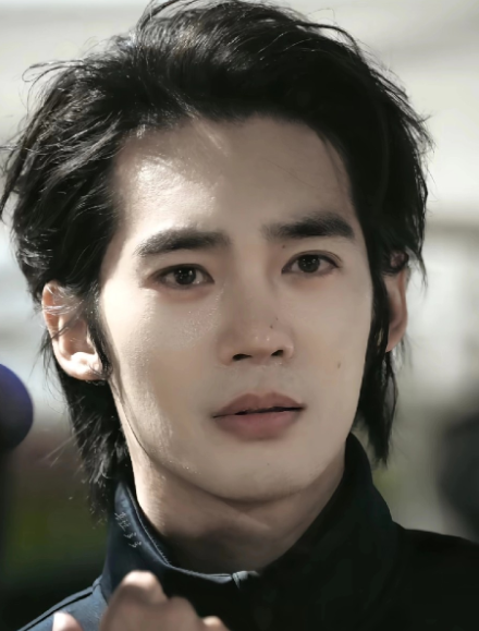 我也超爱于适！最开始是《封神》让我注意到他，演的姬发那叫一个英姿飒爽。不过当时电