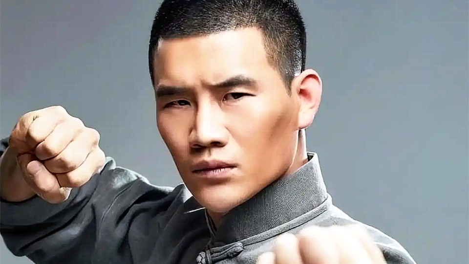 嘎子谢孟伟正面回应“踩缝纫机”，坦言自己已负债，并承诺：这辈子不再带货