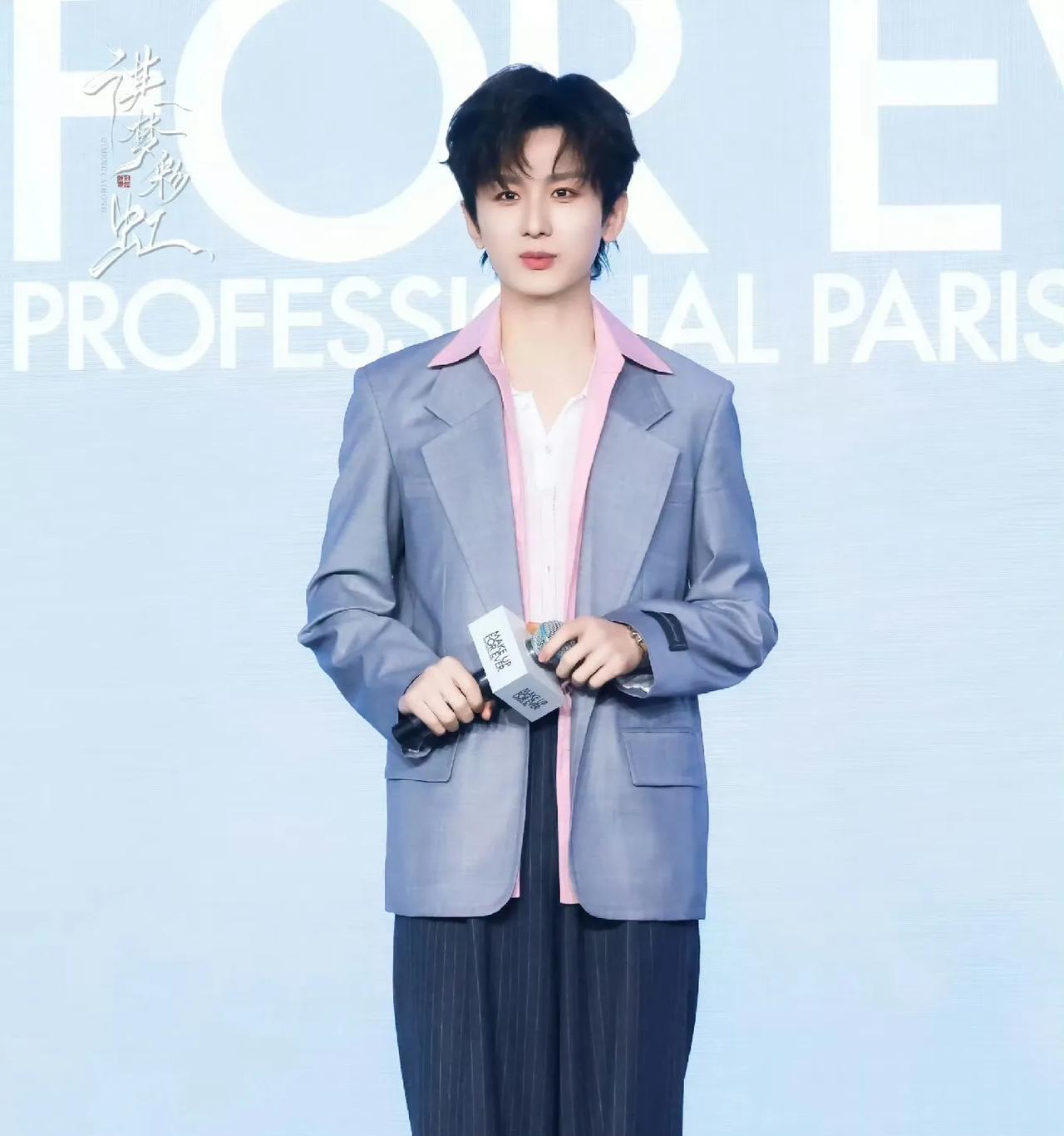 成毅下一部到底拍什么？？
我记得之前还有人爆料他接下来要演《沧海笑》，后来又说是