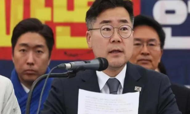 在野党真是太强势了！
就在今天，3月30日，在野党代表朴赞大公开表示，倘若恢复代