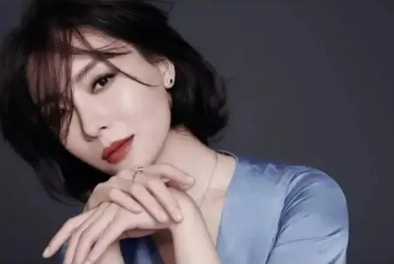 当初，冯小刚在拍摄《集结号》时，就对着才拍了5天的陈数说：“你走吧，不用你拍了。