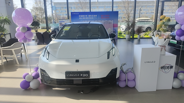 今天试驾了领克 z20,悬着的心终于死了
一个月前去店里看过，当时觉得外观内饰都