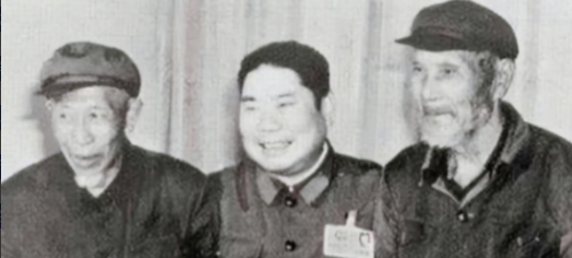 1973年，杨得志下乡看望老战友，却发现老战友生病却没钱治，县委见他生气，急忙解