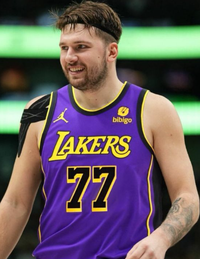 东詹挡拆的主要原因：东契奇艾顿挡拆配合“适配性严重不足”
东契奇喜欢垂直空接威胁