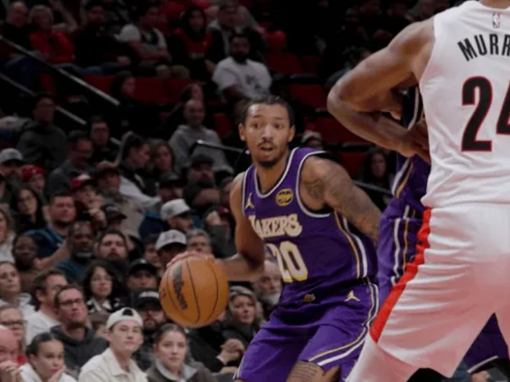 湖人胜开拓者，两替补打成奇兵！

1.史密斯迎来生涯之夜，末节连续打进关键球帮助