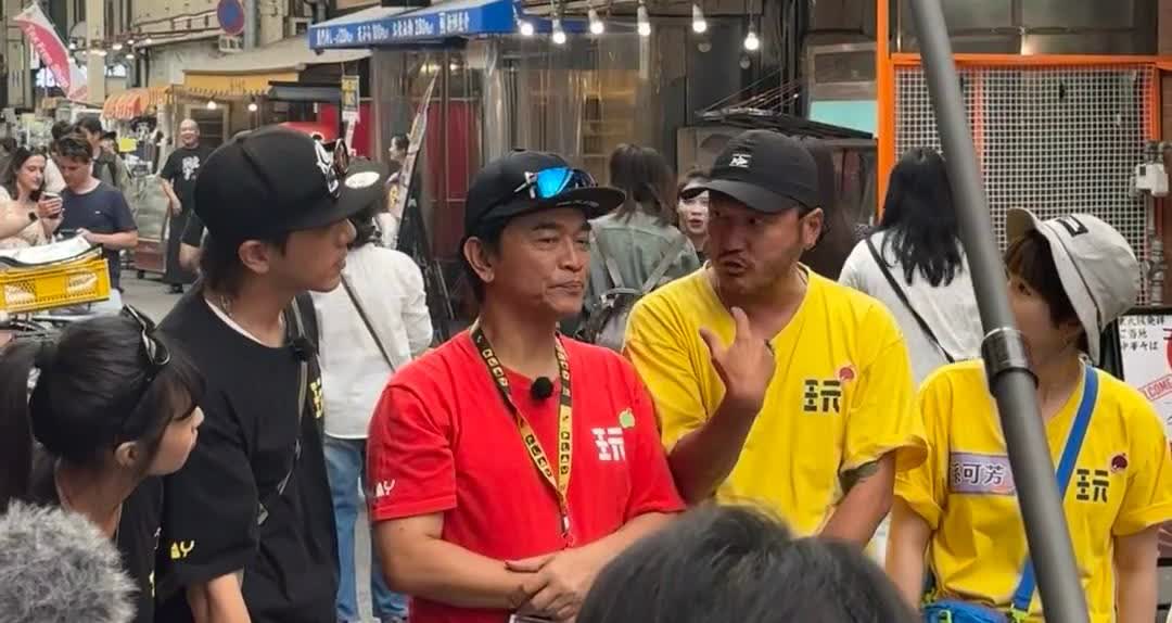吴宗宪终于顶不住压力
在结束樱花国综艺节目录制后、回到湾湾接受采访时被问：有看