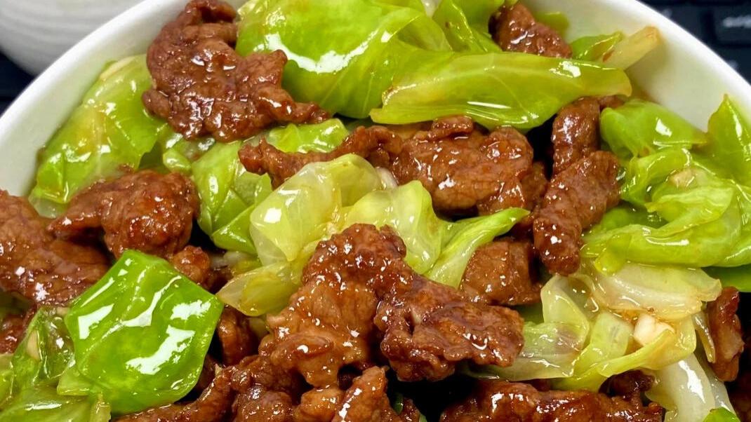 牛肉炒包菜：一道让全家胃口大开的家常美味