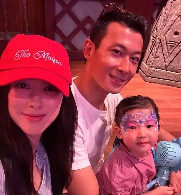 【颜值天花板！朱珠女儿“面部彩绘”萌翻全网，老母亲笑出鱼尾纹？】
9月1日那一天
