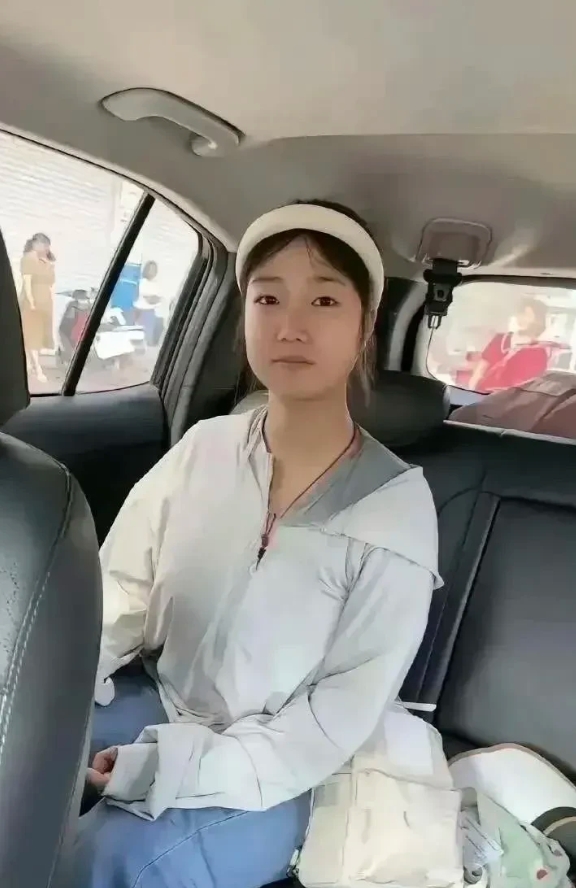事实证明，军训过的孩子，变化不是一般般大。
