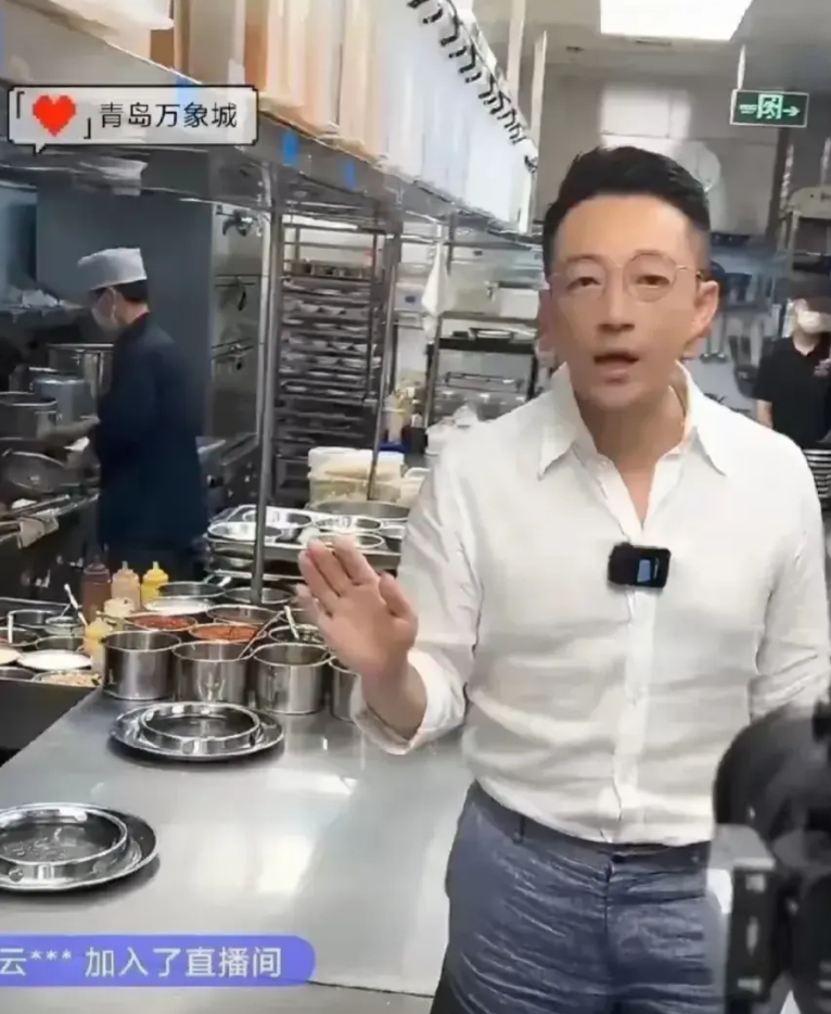 大家有没有发现！
汪小菲真的又撞上好运了！不是因为他妈妈张兰，也不是因为马筱梅。