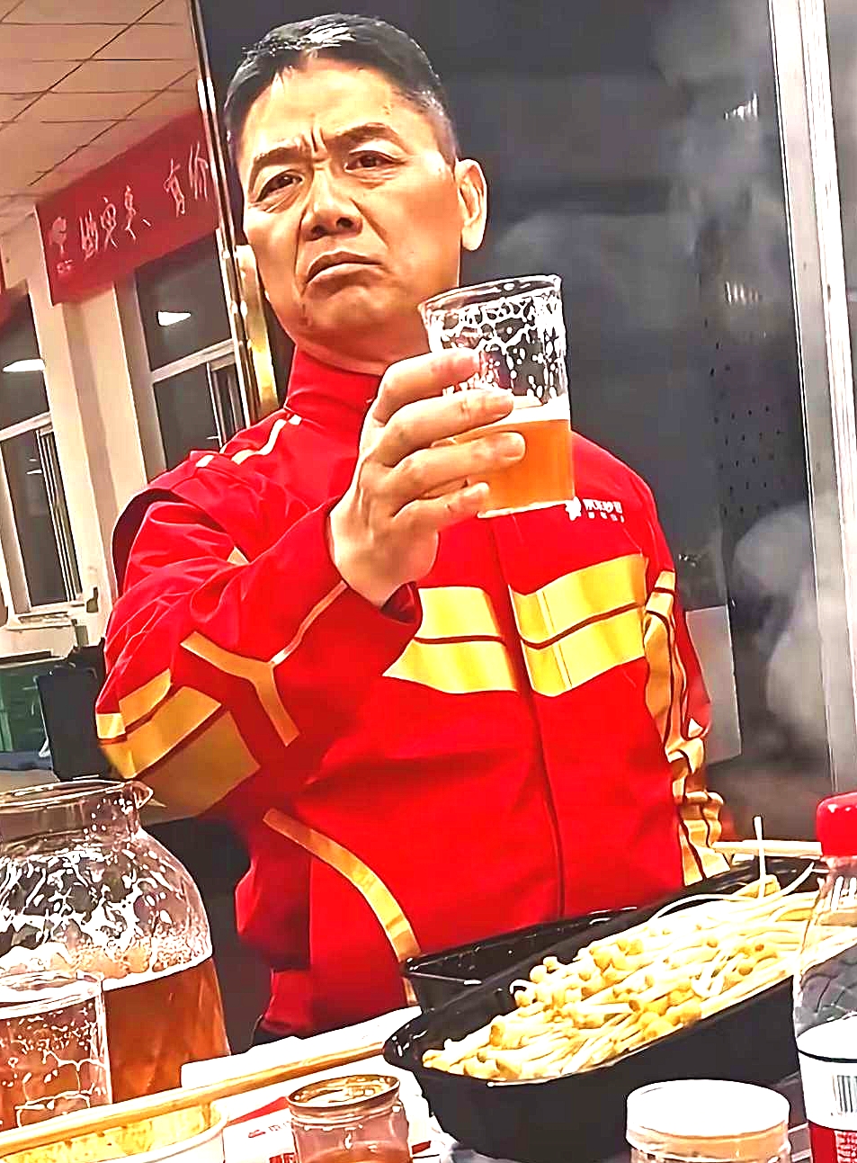 这张照片一出 东哥已经赢了 ！