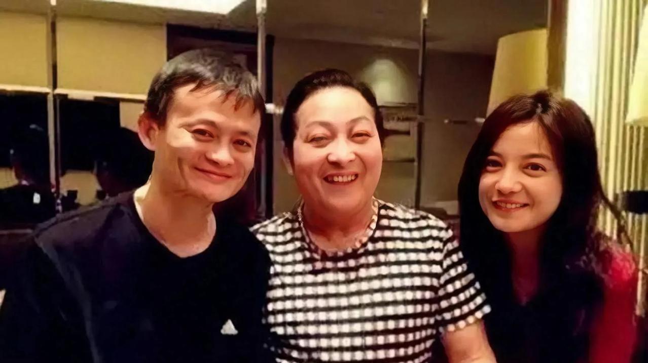 你说他聪明吧
他还总分不清谁是骗子