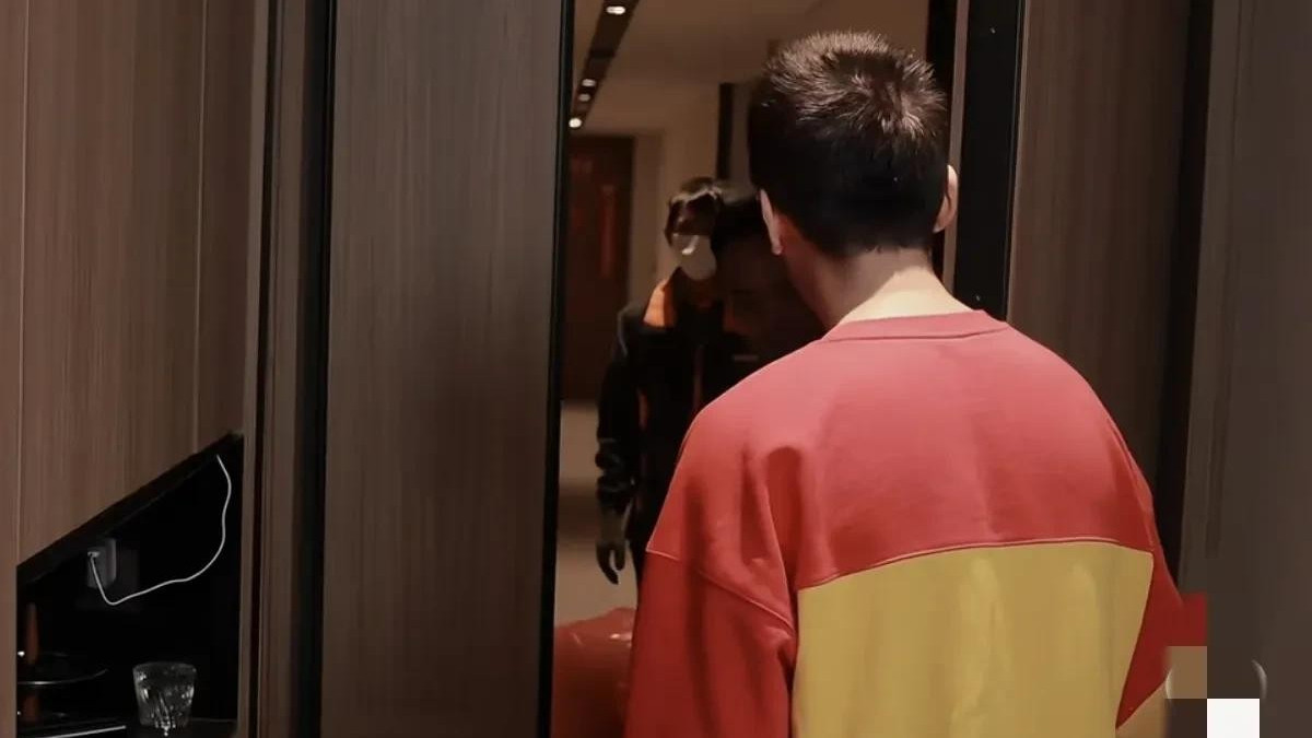 留几手搬家葛夕未现身！一个人坐出租屋很伤感，学历曝光不简单