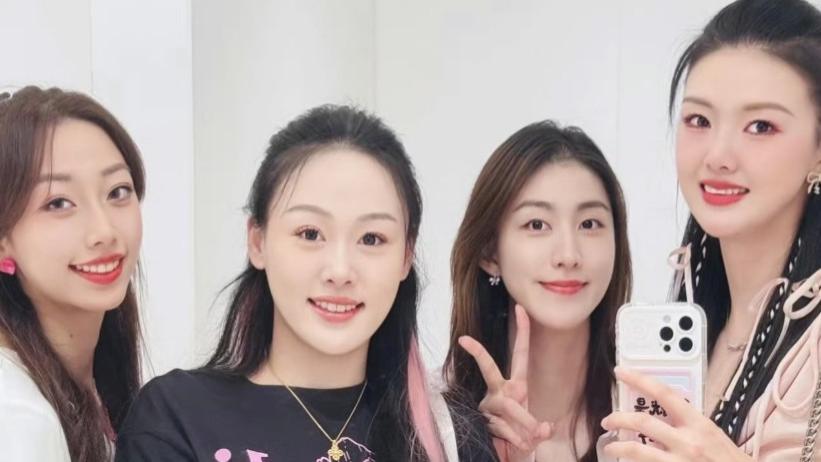 罕见的江苏女排姑娘的私服合影：刁琳宇最漂亮，张常宁是时尚达人
