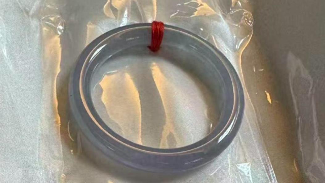 通过快递寄出7万元翡翠手镯，顾客却收到空包裹，珠宝商报案称遭盗窃 警方已立案