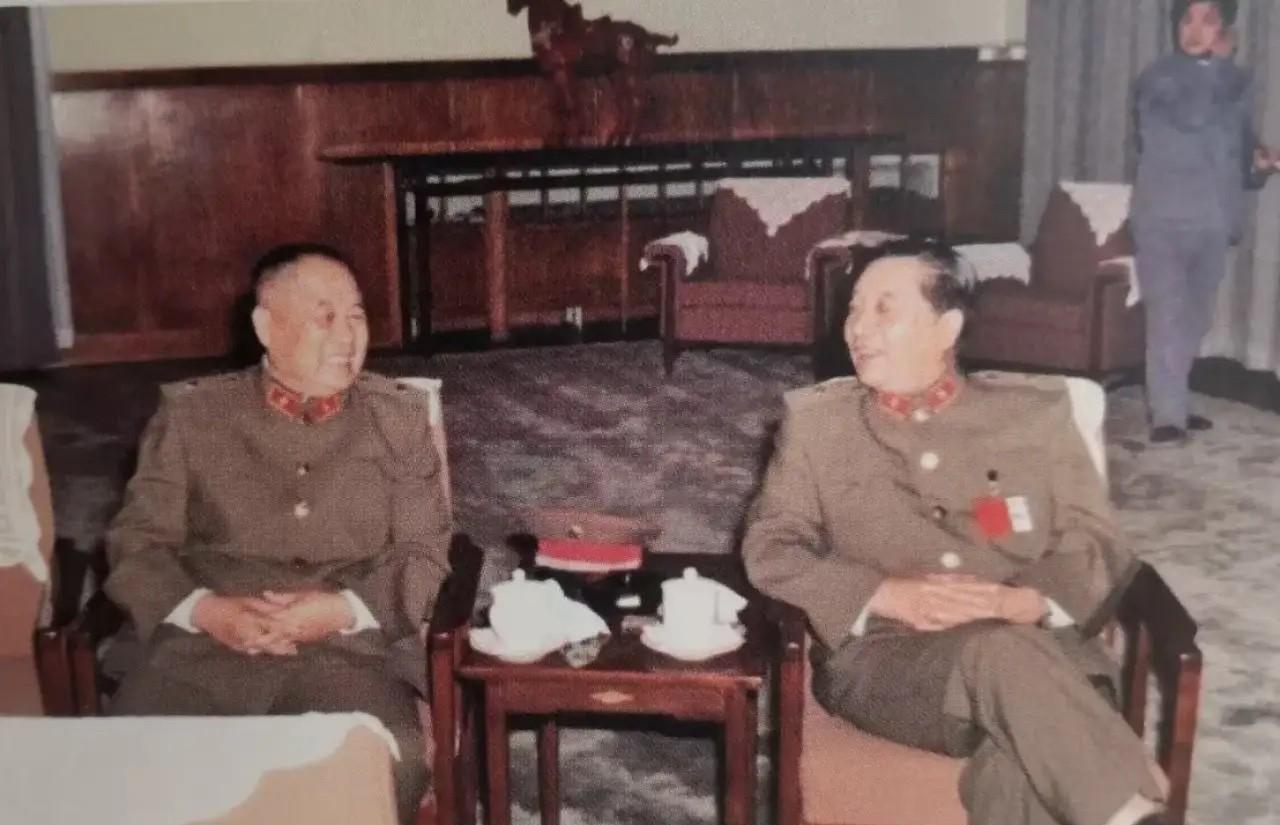 秦基伟军长，84年阅兵式总指挥上将。李德生副军长，沈阳军区司令员，上将。
