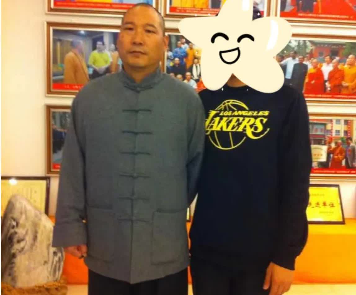 曾经举报释正义的释延鲁，如今生活怎么样？
已经还俗，事业有成，开了一个武校，
