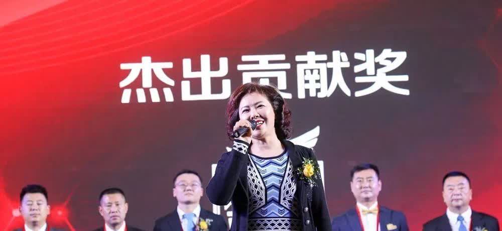 金徽酒实控人李明之配偶杜楠，是个有故事的女人。她曾给自己的先生李明发过一条信息：