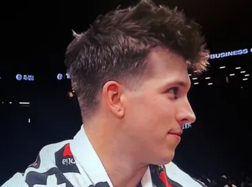 NBA常规赛，湖人以125-109大胜篮网。
赛后，湖人球员奥斯汀-里夫斯接受媒