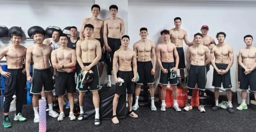 山东男篮成人组比赛想落后都难
山东男篮成人组晋级决赛，三胜一负，仅次于辽宁男篮。