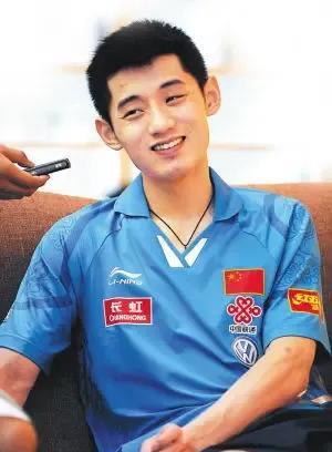 马龙跟张继科关系好，也不耽误马龙八面玲珑。他俩从小一起长大感情好很正常，而且两个