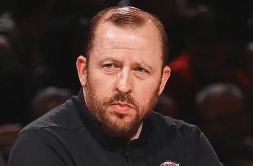 知道为什么你尼克斯把锡伯杜给解雇了吗？他刚刚把球队带进了东部决赛，远超大家的预期