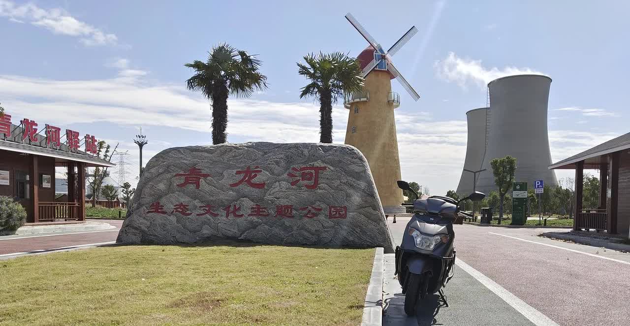 经常骑摩托的摩友都出来说说，
30多度的大夏天，
你们在市区上下班通勤
都