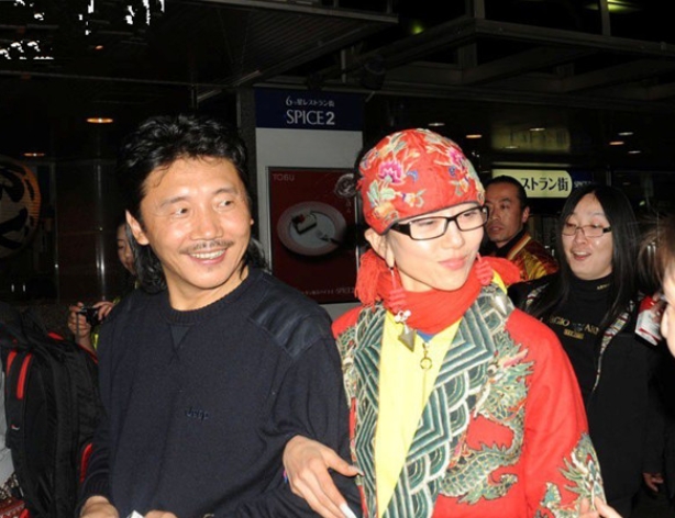 2002年，杨丽萍和百亿富豪刘淳晴结婚7年，刘淳晴对杨丽萍说：“我们要个孩子吧，