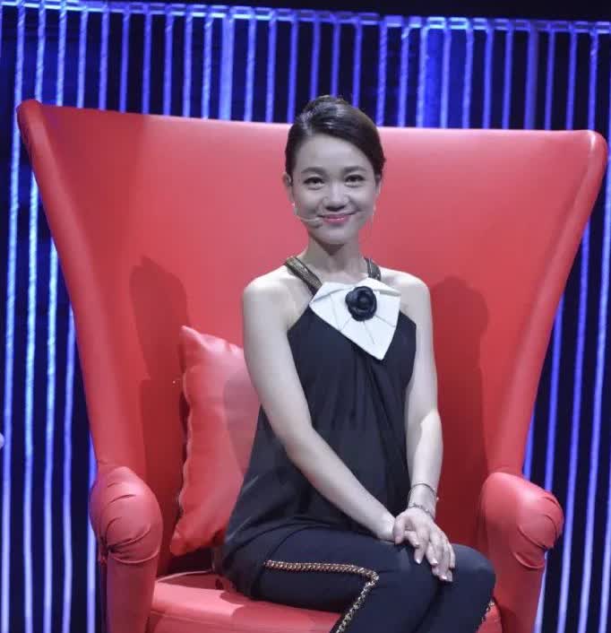 周群，168cm，在事业巅峰期选择回归家庭，过着低调而幸福的生活。