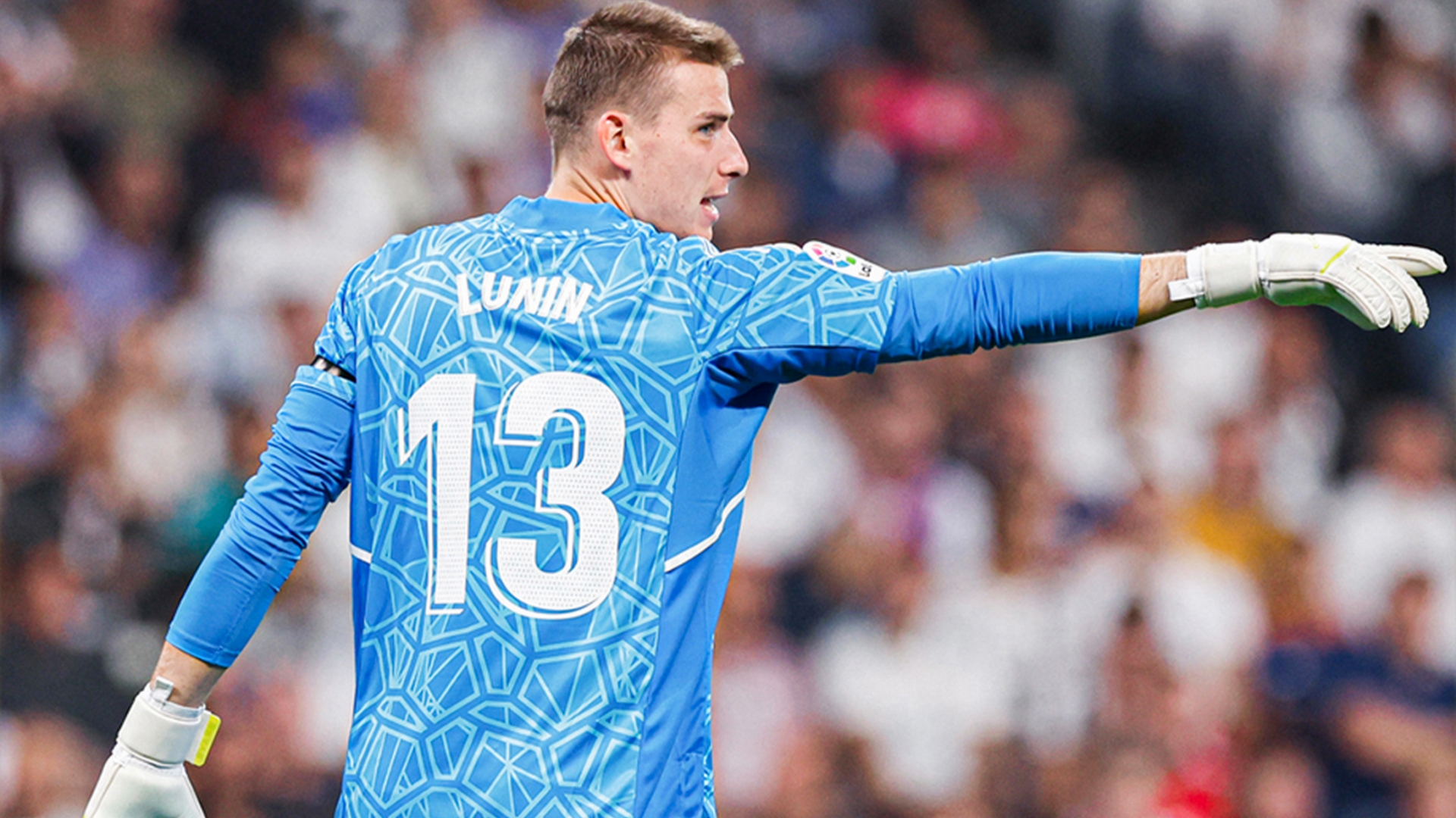 米兰也意识到如果这最终是迈尼昂在俱乐部的最后一个赛季，要有所准备才行。
他们也在