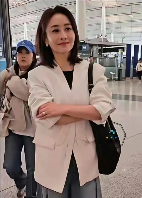 陈德容这波操作，
我也真是懵了。

明明知道自己没有舞蹈基础，肢体协调能力差，却