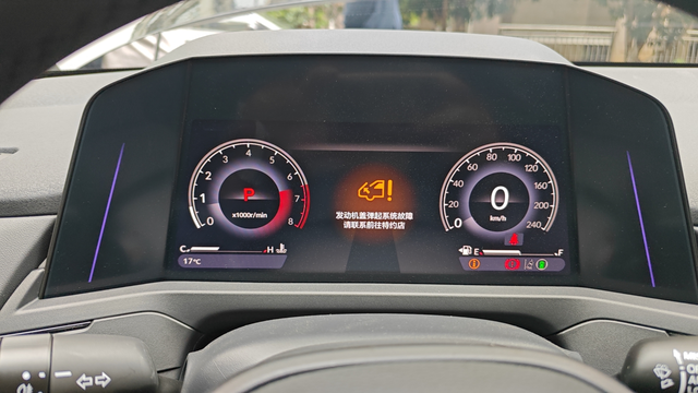 真不想修这玩意儿
出厂就有，保护行人的机盖弹起，上次在圈子里看到个哥们儿刚提车就