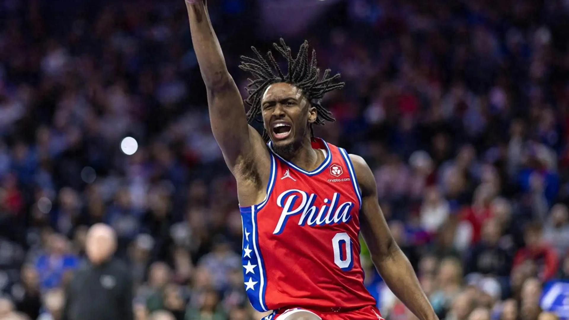 76人123-114险胜雄鹿，马克西54+5+9，埃奇库姆12+10+3